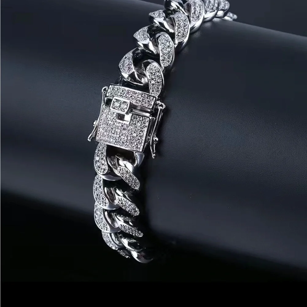 Men’s and women’s silver plated sparkle iced out Cuban chain link bracelet